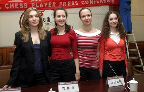 图文:国际象棋世界女子明星赛 美女棋手齐亮相
