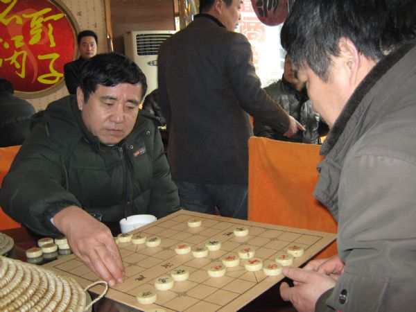 象棋特级大师柳大华8日来黄冈献艺