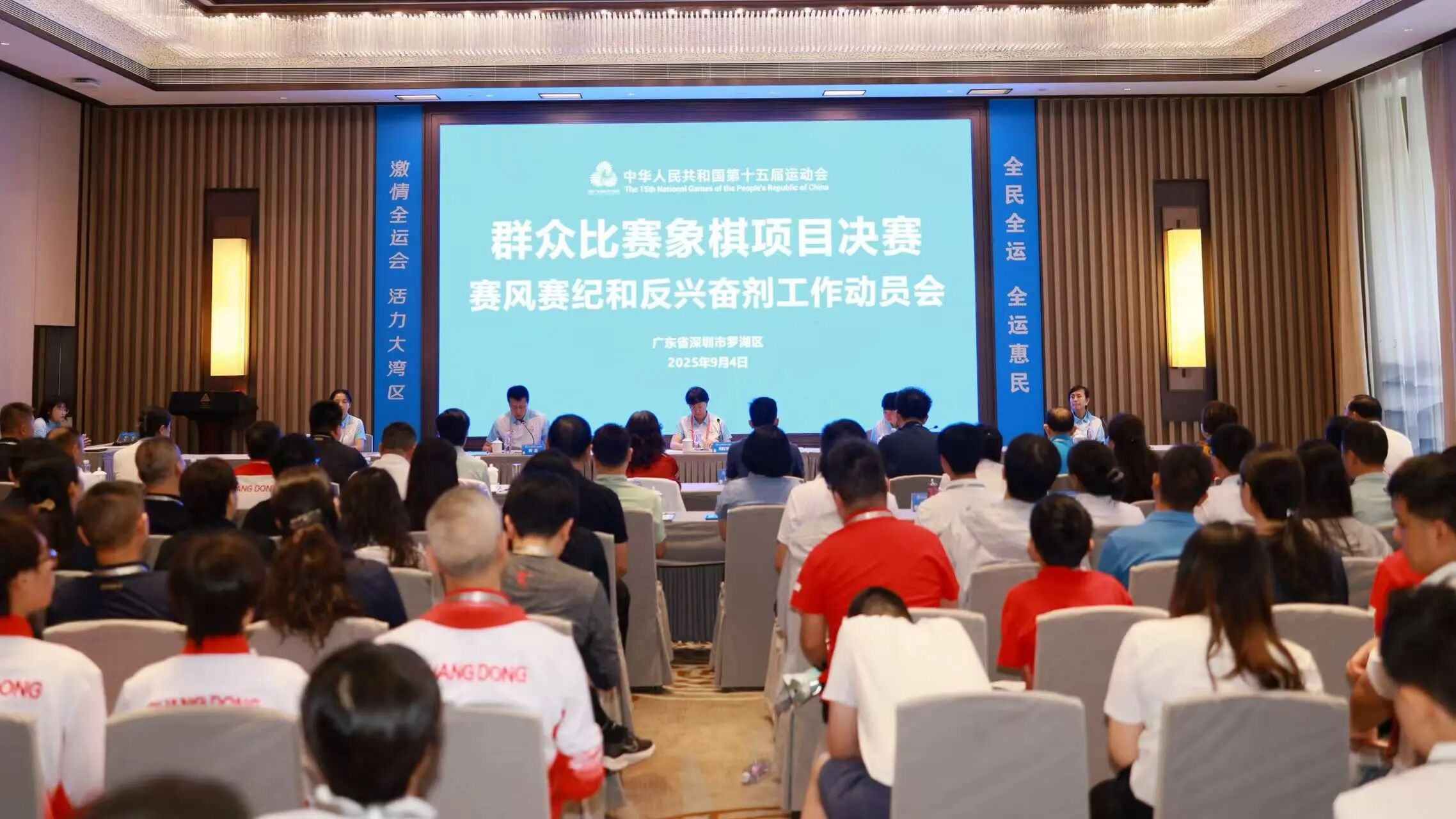 ʮ����Ⱥ�ڱ���������Ŀ�����������ͺͷ��˷ܼ�������Ա���ڹ㶫�����ٿ�